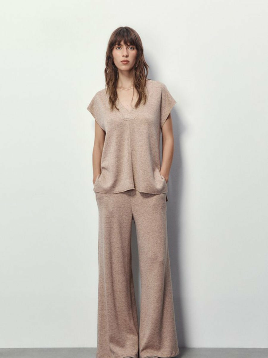 เสื้อเบลาส์ผู้หญิงคอวีแขนสั้น สีSand