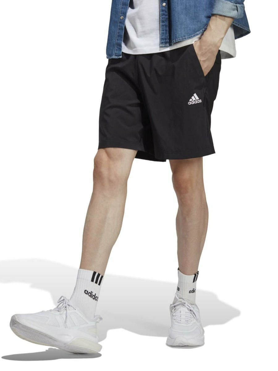 กางเกงขาสั้นผู้ชายประดับโลโก้ขนาดเล็ก AEROREADY Essentials Chelsea