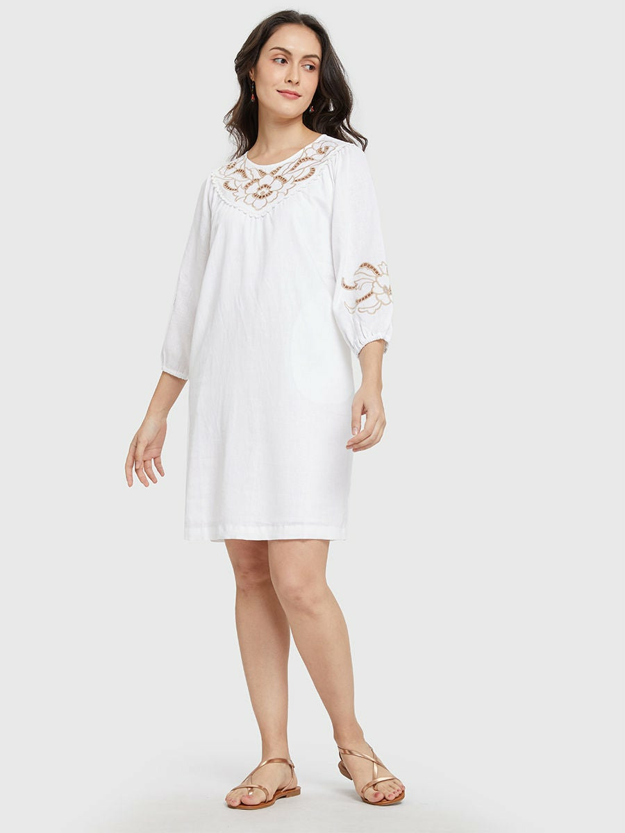 ชุดเดรสผู้หญิง แขนยาว พิมพ์ลวดลาย