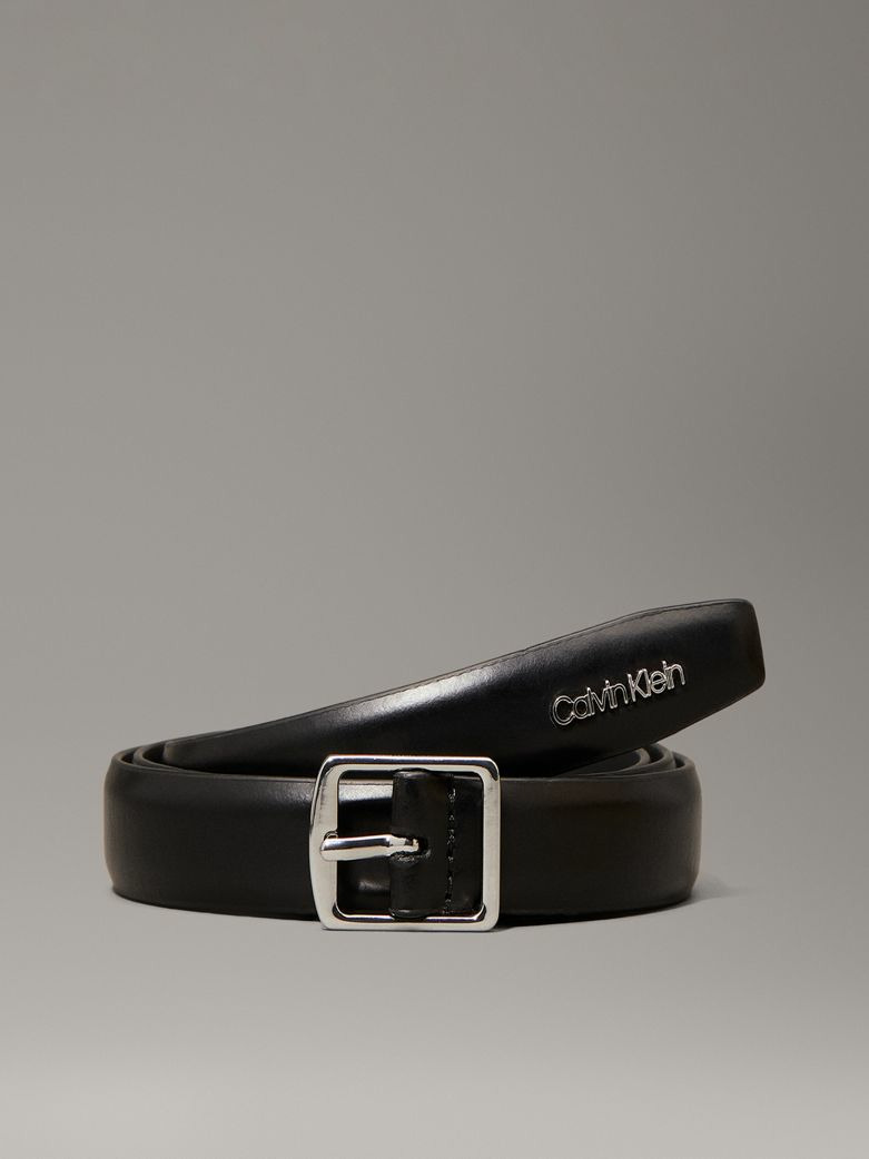 CEINTURE EN CUIR MINCE AVEC BOUCLE CARREE