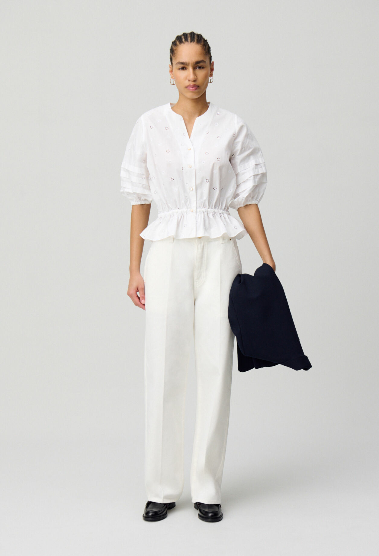 Chemise élastiquée brodée