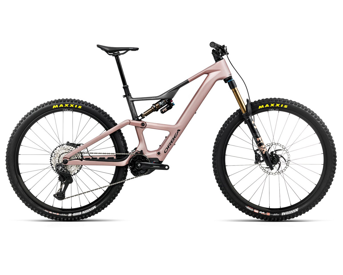VTT tout suspendu électrique RISE LT M10 420W Rose du Désert/Carbone