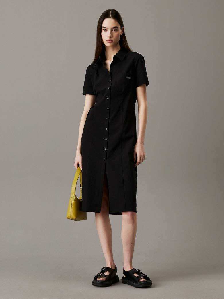 ROBE À COL BOUTON EN SEERSUCKER