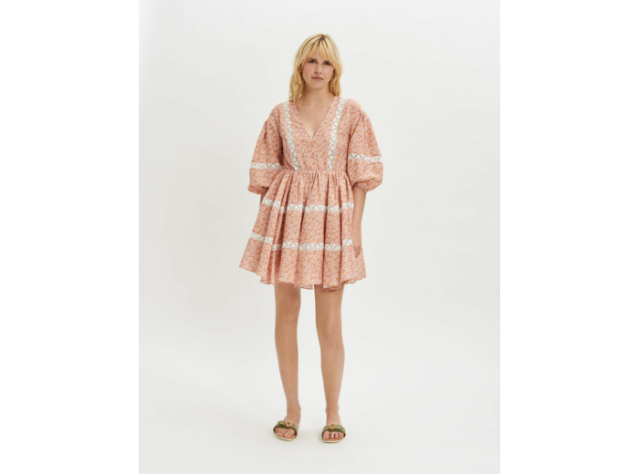 Robe imprimée à galons de dentelles