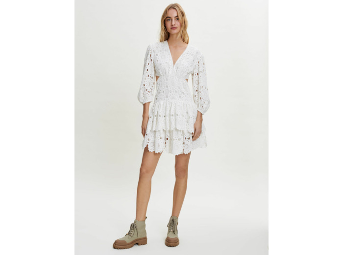 Robe en guipure ouverte à la taille