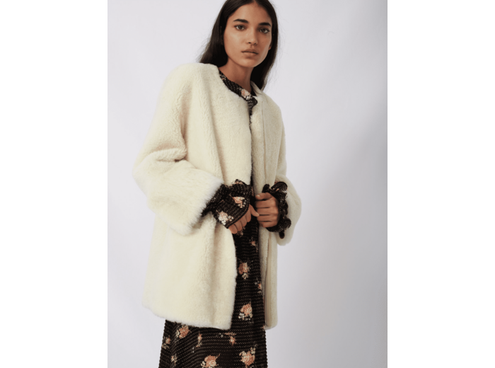 Manteau en peau lainée ceinturé