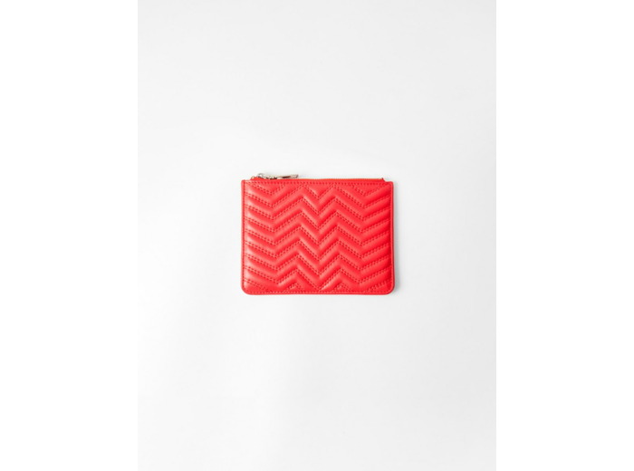 Pochette zippée en cuir matelassé