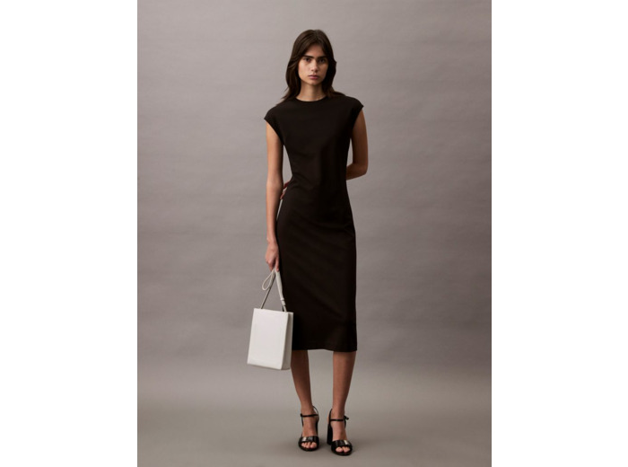 ROBE DROITE À MANCHES