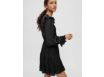 Robe noire en satin fluide à studs dorés