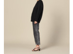 Pull avec une fente brodée de perles