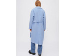 Manteau bleu croisé devant