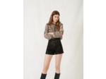Short en cuir à détails de boutons
