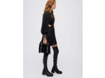Robe en satin brodé à studs