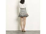 Jupe courte en broderie anglaise