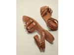 Sandales en cuir clouté