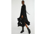 Robe noire longue plissée à volants