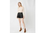 Short en cuir à studs