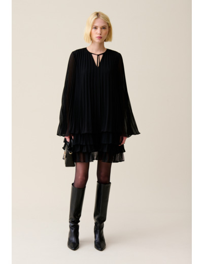 Robe courte noire volantée