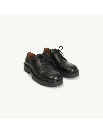 Derby à hautes semelles