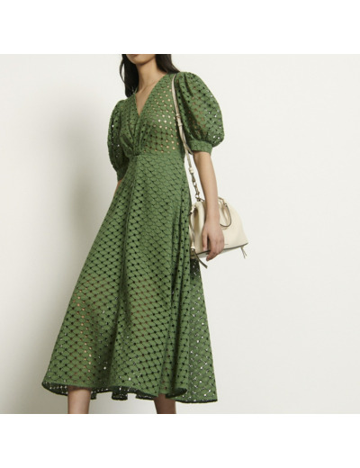 Robe longue en broderie anglaise