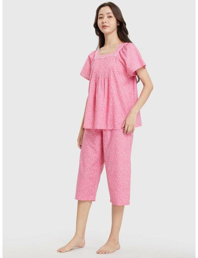 เซ็ตชุดนอนผู้หญิง เสื้อยืดแขนสั้นและกางเกงขา 4 ส่วน พิมพ์ลายดอกไม้ สีชมพู