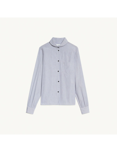 Chemise rayée et son col arrondi