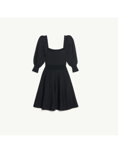 Robe à encolure carrée smockée