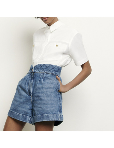 Short en jean à ceinture matelassée