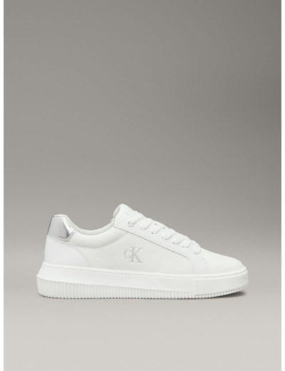 BASKETS BASSES À SEMELLE ÉPAISSE