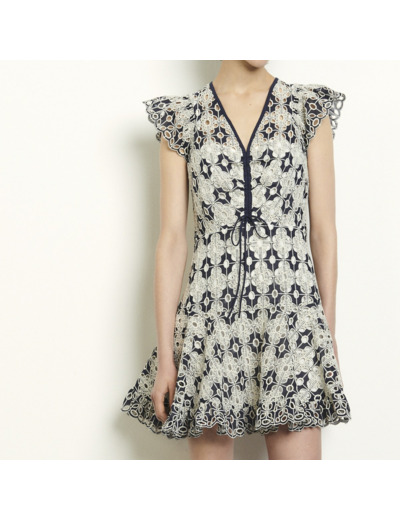 Robe courte en broderie anglaise