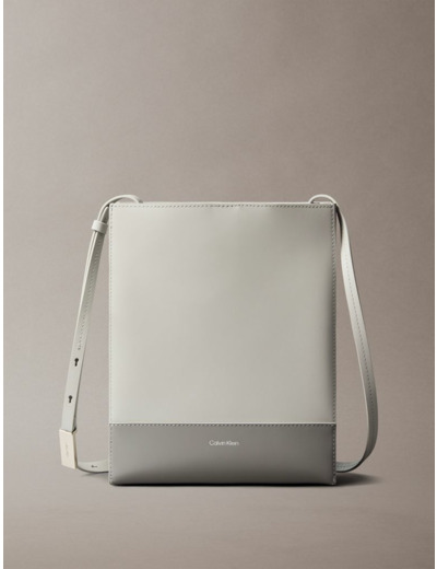 SAC EN CUIR À BANDOULEÈRE