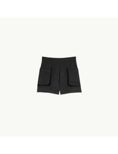 Short à grandes poches plaquées