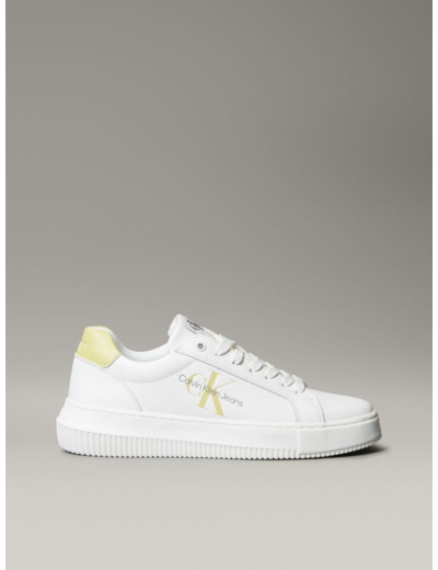 BASKETS EN CUIR AVEC SEMELLE ÉPAISSE