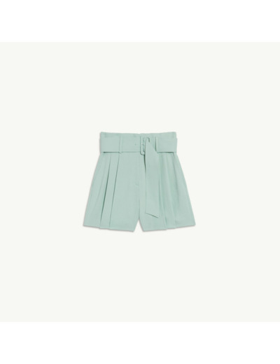 Short avec large ceinture