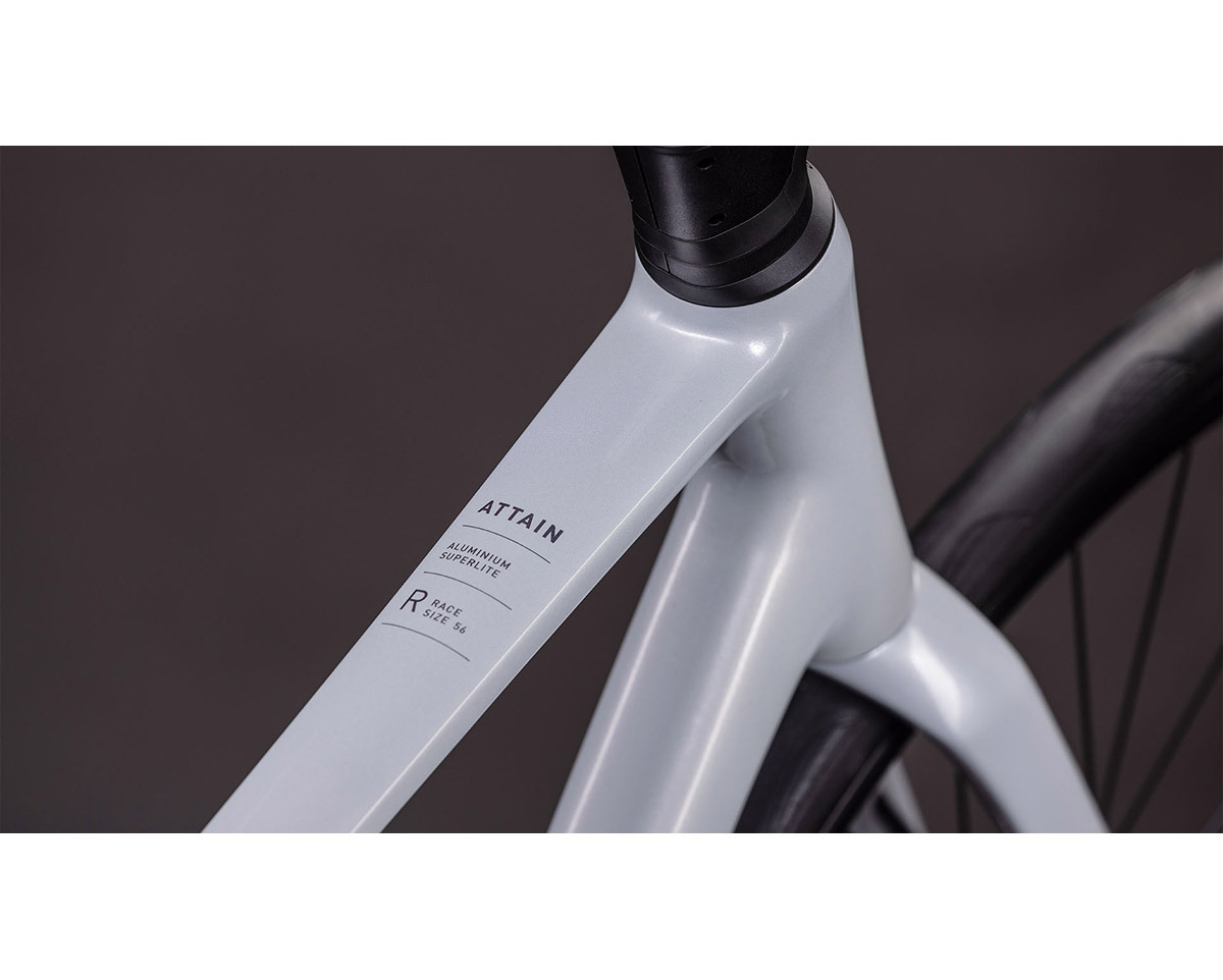 Vélo de route ATTAIN RACE Gris