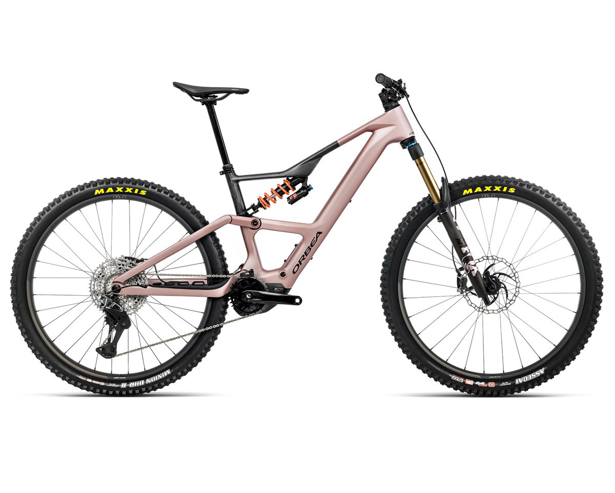 VTT tout suspendu électrique RISE LT M-TEAM 630W Rose du Désert/Carbone