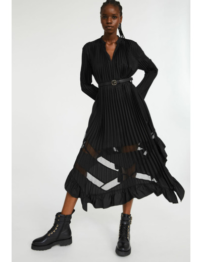 Robe noire longue plissée à volants