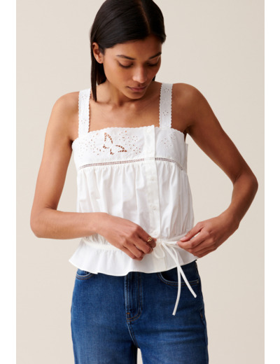 Top brodé col carré