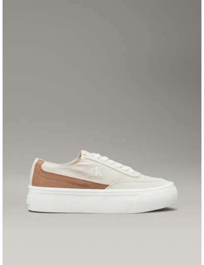 BASKETS BASSES À SEMELLE PLATE VULCANISÉE