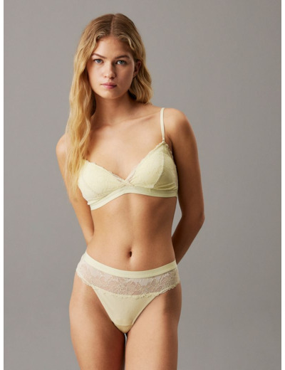 STRING EN DENTELLE ICON