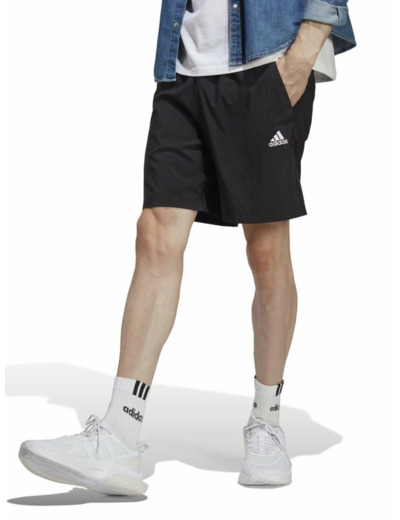 กางเกงขาสั้นผู้ชายประดับโลโก้ขนาดเล็ก AEROREADY Essentials Chelsea