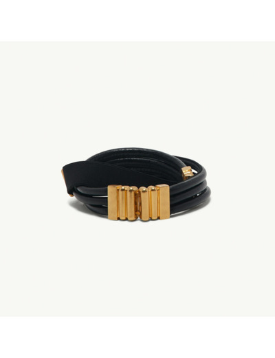Ceinture en cuir et détails dorés