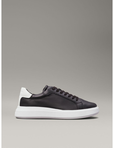 BASKETS EN CUIR À LACETS BASSES