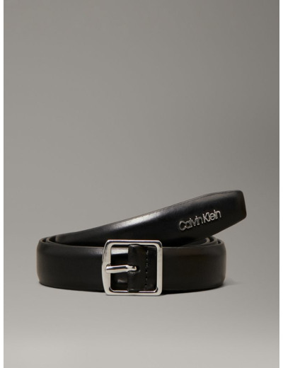 CEINTURE EN CUIR MINCE AVEC BOUCLE CARREE