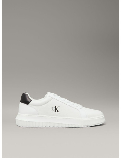 BASKETS EN CUIR AVEC SEMELLE ÉPAISSE