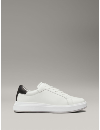 BASKETS EN CUIR À LACETS BASSES