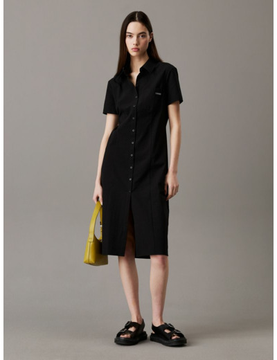 ROBE À COL BOUTON EN SEERSUCKER