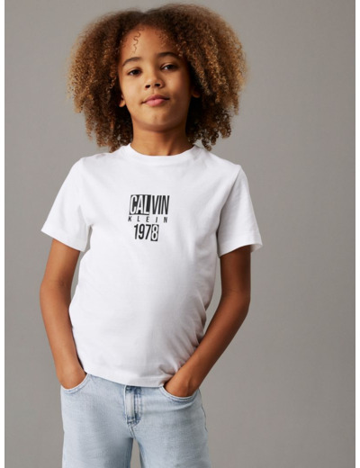 T-SHIRT À MANCHES COURTES À COUPE CLASSIQUE