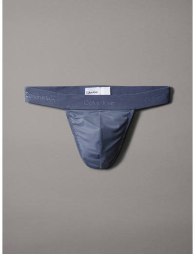 STRING EN LACE EN MICROFIBRE