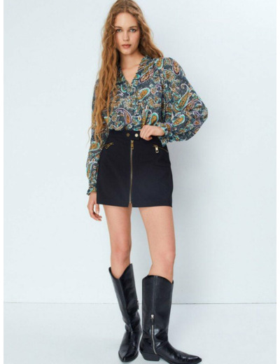 เสื้อเบลาส์ผู้หญิงแขนยาว คอวี พิมพ์ลาย สีเขียวเข้ม